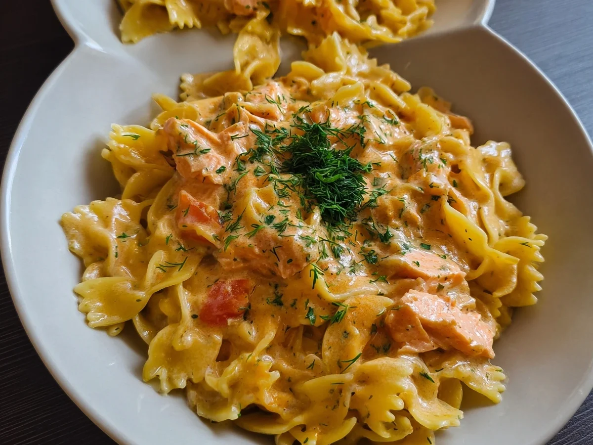 Bandnudeln mit Lachs-Sahnesoße: Einfach & Schnell zubereitet - Bild 1