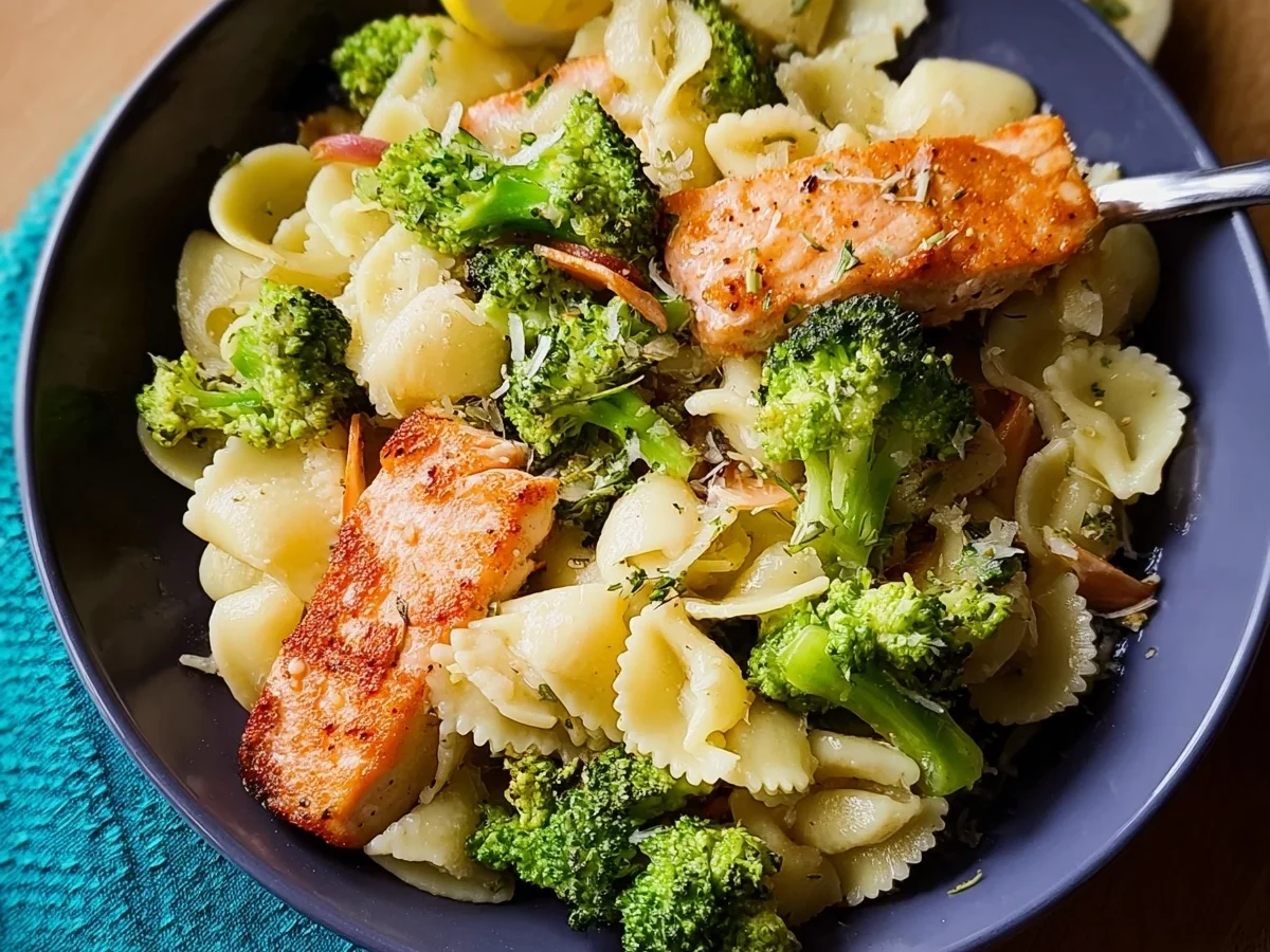 Brokkoli-Lachs-Nudeln: Schnelles Hauptgericht - Bild 1