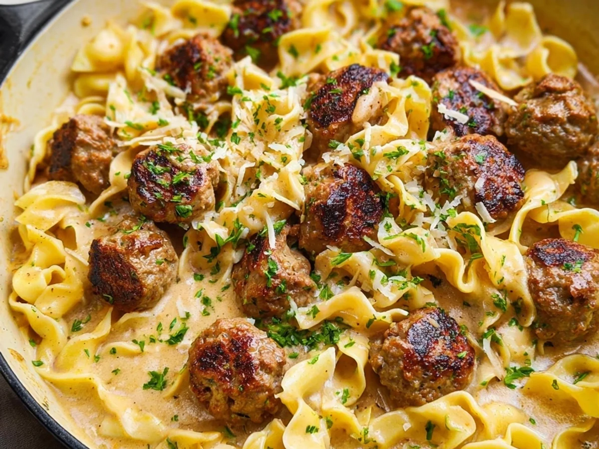 Cremige Pasta mit Rinderhackbällchen & Rahmsoße - Bild 2