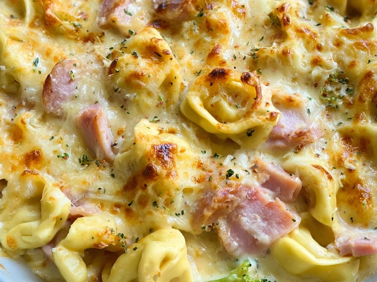 Schneller Tortellini Auflauf mit cremiger Sahnesoße - Bild 2