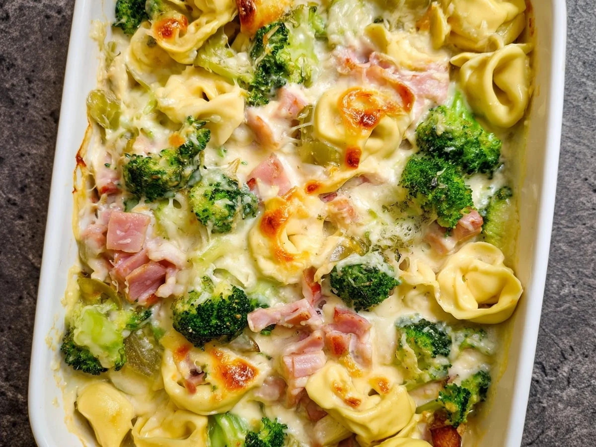 Tortellini Auflauf mit Käse-Sahne, Truthahnschinken & Brokkoli - Bild 2
