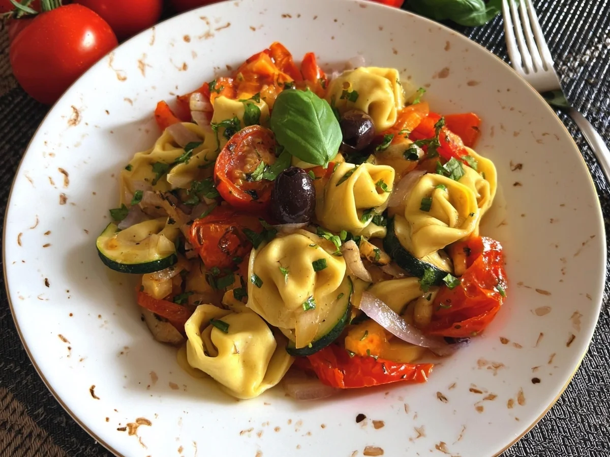 Tortellini mediterran: Einfach & schnell zubereitet - Bild 2