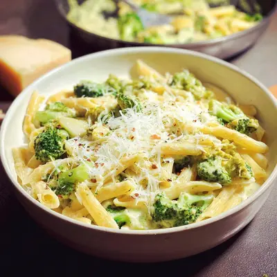 Cremige Brokkoli-Pasta: Schnell & Lecker in 20 Min.