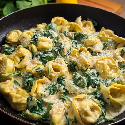 Cremige Tortellini mit Spinat & Frischkäse-Sahnesauce