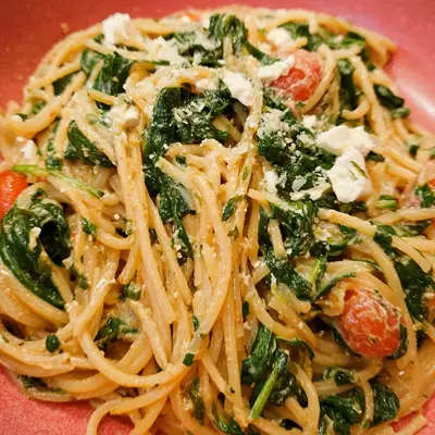 One Pot Feta-Spinat Pasta: Schnell & Sättigend