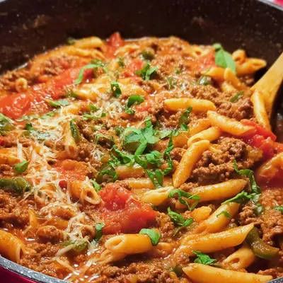 One Pot Pasta Bolognese Art: Schnell & Einfach zubereitet