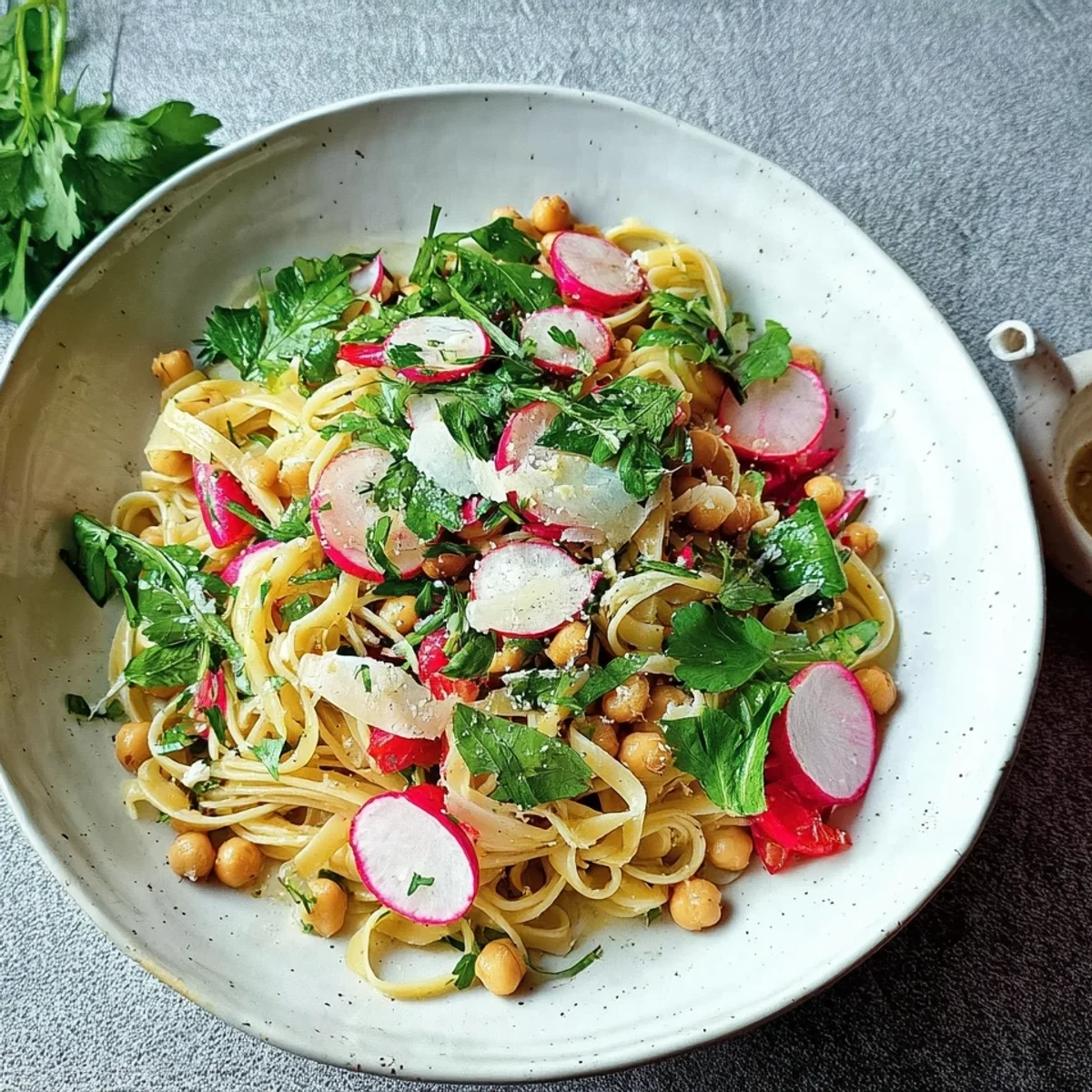 Pasta mit warmen Radieschen & Kichererbsen