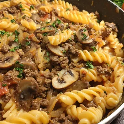 Schnelle One Pot Pasta mit Hackfleisch & Champignons