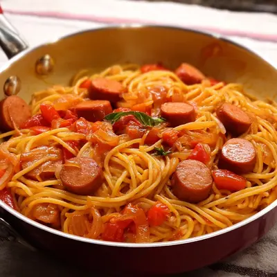 Spaghetti mit Würstchen: Kinderleichtes Familienrezept