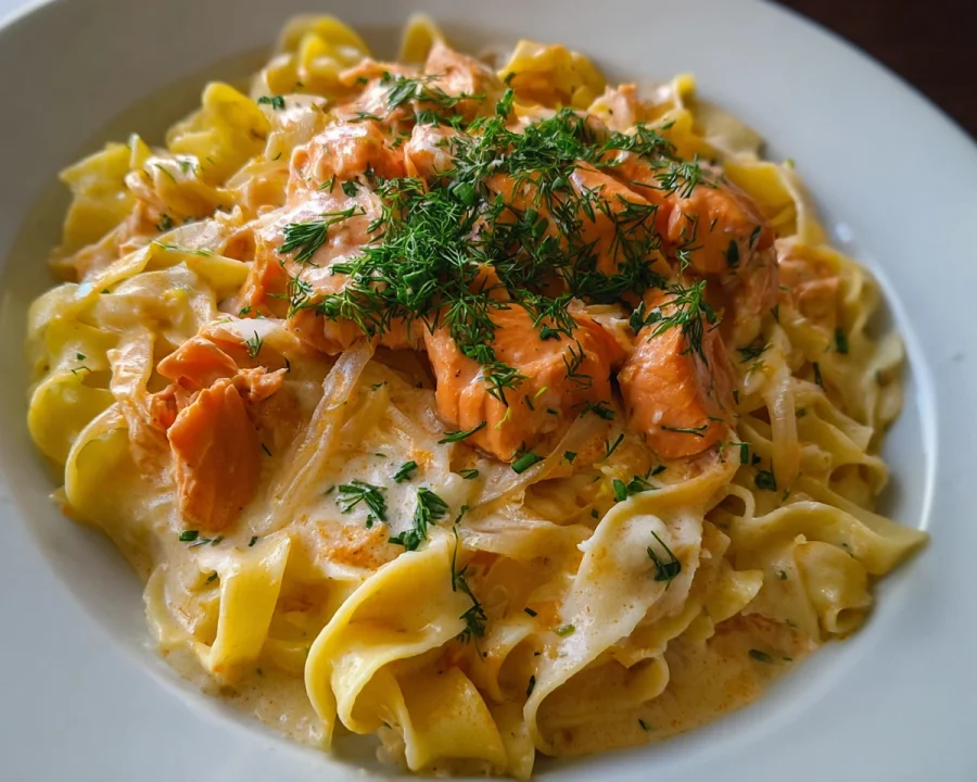 Bandnudeln mit Lachs-Sahnesoße: Einfach & Schnell zubereitet