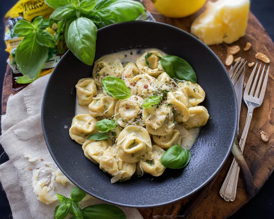 Basilikum Pesto Tortelloni in Zitronensauce
