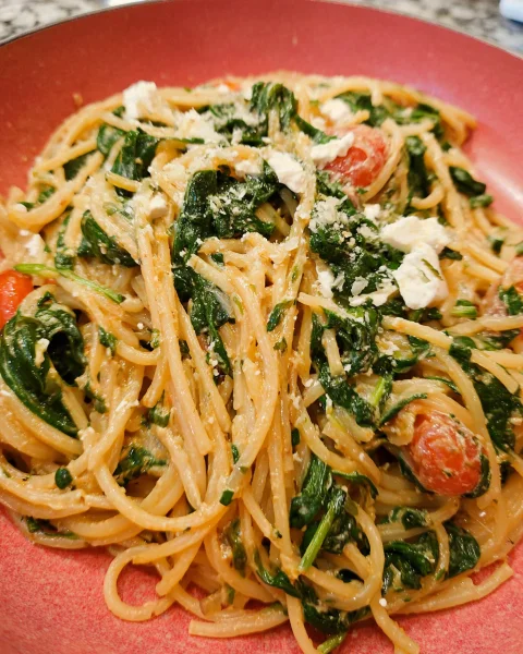 One Pot Feta-Spinat Pasta: Schnell & Sättigend