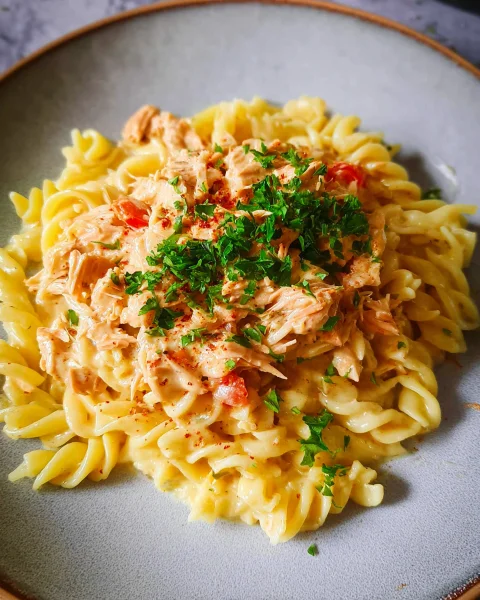 Schnelle Thunfisch-Nudeln in cremiger Soße