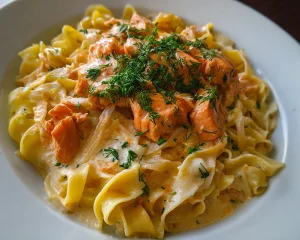 Lachs-Sahnesoße Bandnudeln